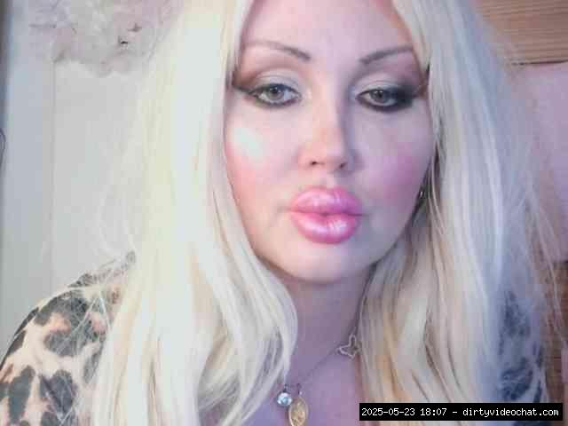 Group chat for 40 tokens, Full privates for 90 tokens, Privates for 90 toke..., Italian Milfs 16