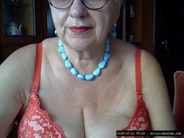 Group chat for 20 39 tokens, Full privates for 30 59 tokens, Privates for 3..., curvy grannies 19