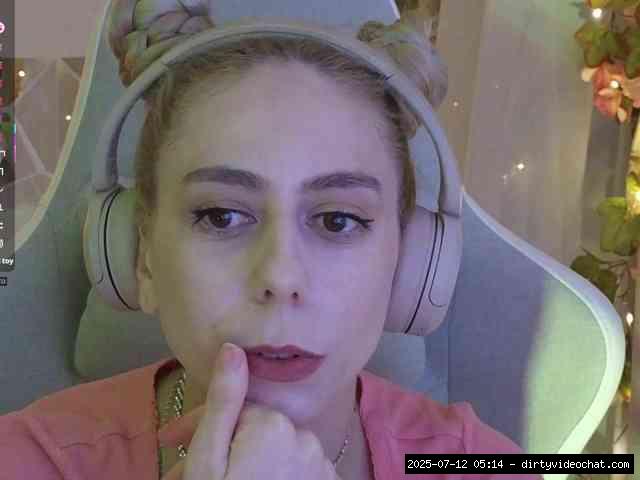 Shaved white, Shaved babes, Group chat for 40 tokens, Full privates for 60 ..., squirt babes 13