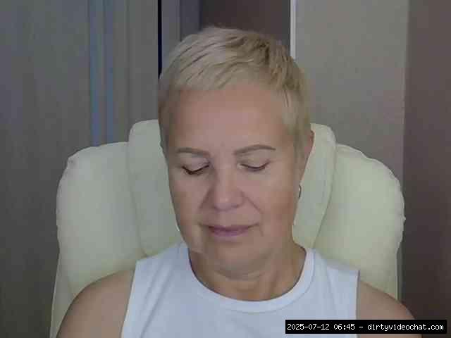 Group chat for 40 tokens, Full privates for 60 89 tokens, Privates for 30 5..., Brunettes Grannies 16