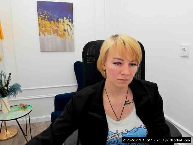 Shaved white, Shaved babes, Group chat for 20 39 tokens, Full privates for ..., Chatting 6
